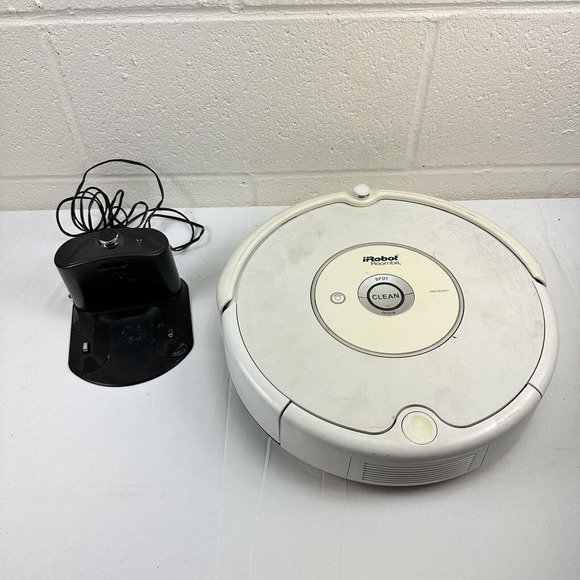 iRobot Roomba 531 & Charger, Not Working - Picture 1 of 5